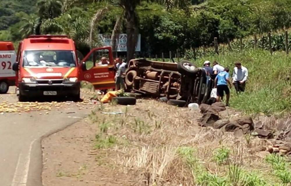 Ir para  <p>Um acidente de tr&acirc;nsito do tipo capotamento ocorreu no inicio da tarde desta quinta-feira, 15 na RS 420 entre Erechim e Aratiba. Segundo as primeiras informa&ccedil;&otilde;es no ve&iacute;culo haviam dois...